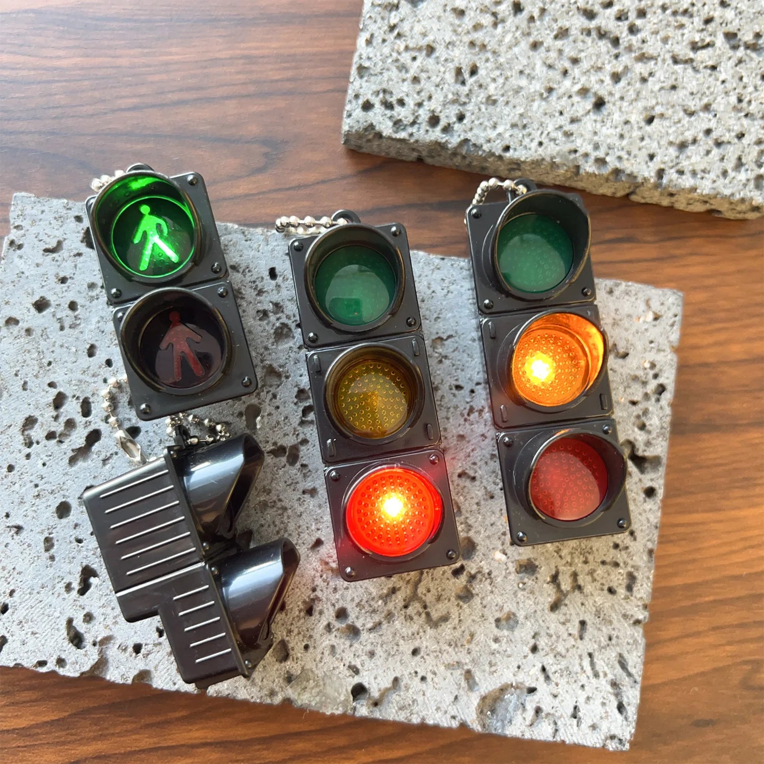 1/2Pcs Simulation Electronic Traffic Light Keychain Pendant Mini Pedestrian Light LED Light-emitting